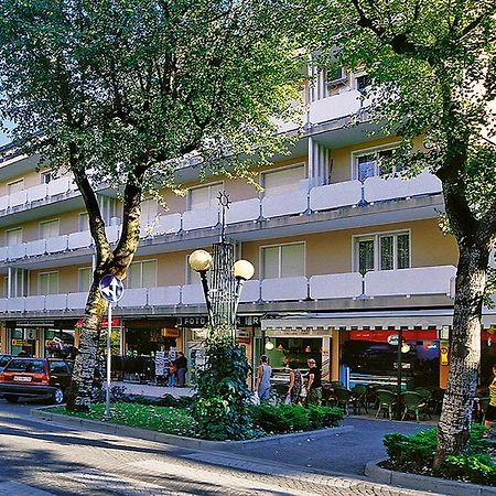 Condominio Bussola Bibione Bagian luar foto