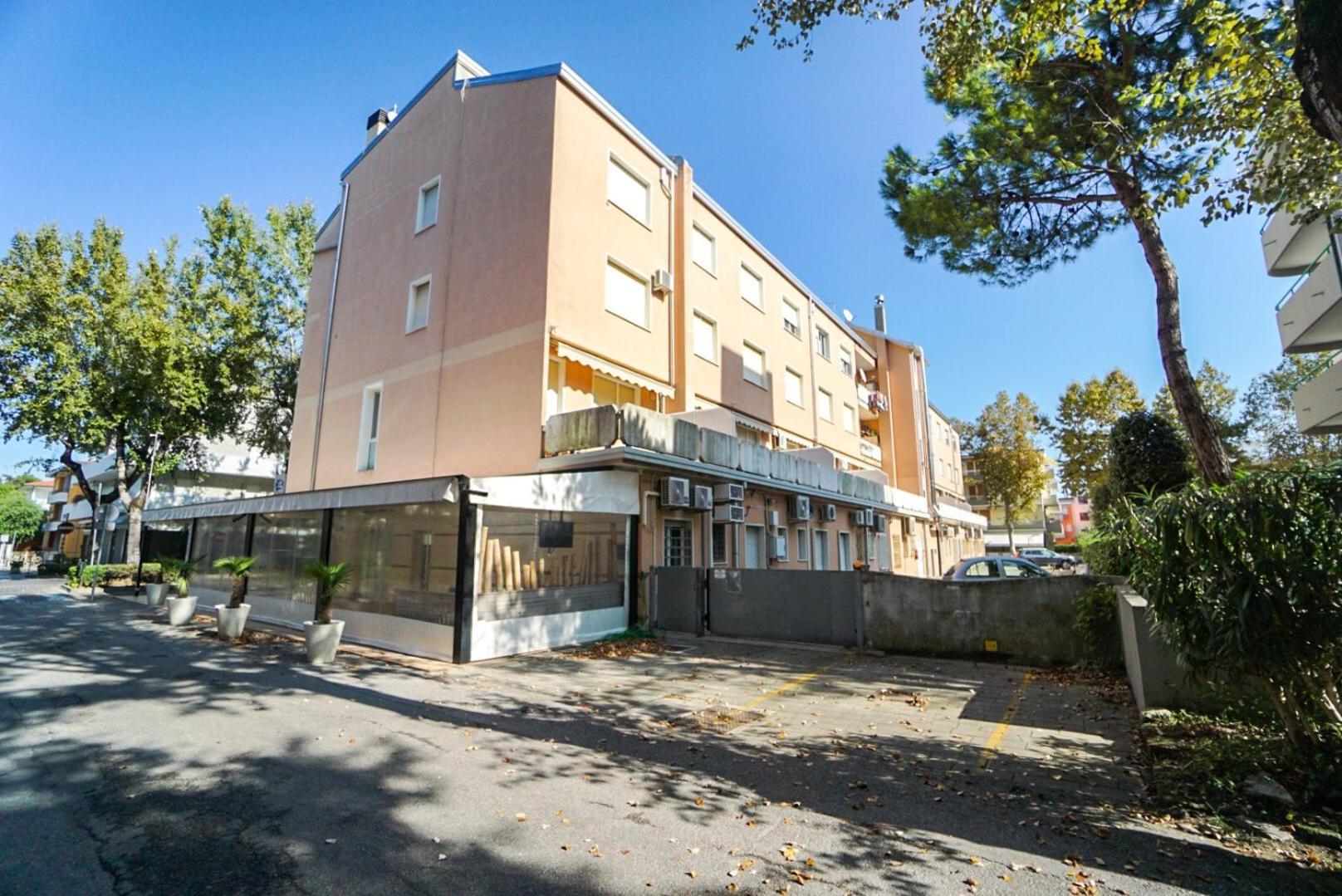 Condominio Bussola Bibione Bagian luar foto