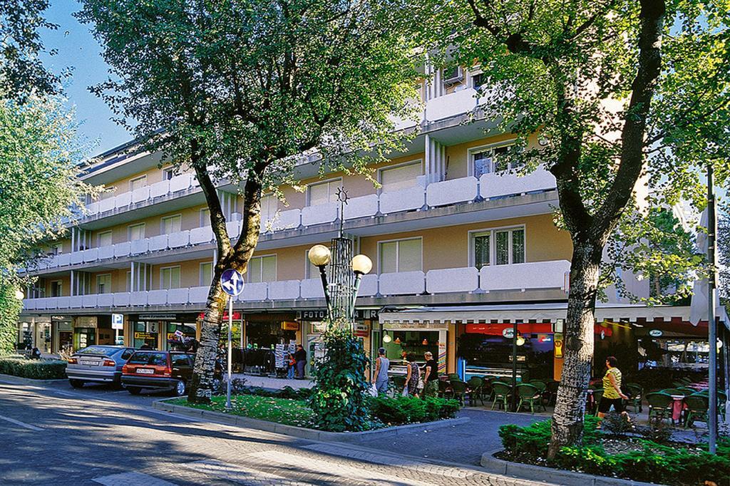 Condominio Bussola Bibione Bagian luar foto